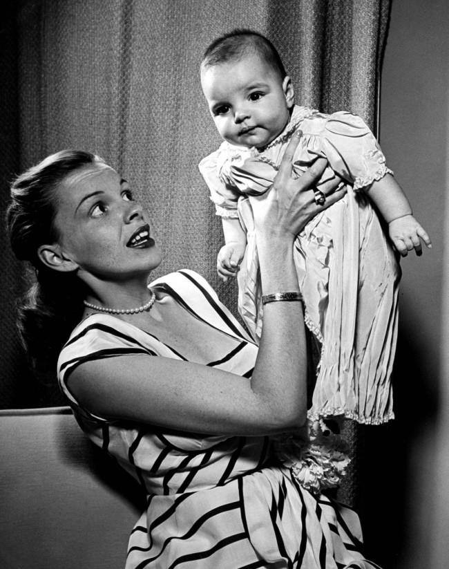 Flashback: Джуди Гарленд с Лайзой Миннелли, 1946