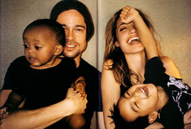 Анджелина Джоли и Брэд Питт с сыном Мэддоксом и дочкой Захарой