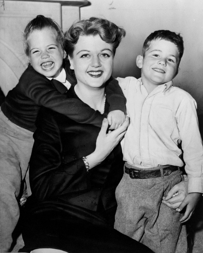 Flashback: Анджела Лэнсбери с детьми, 1957