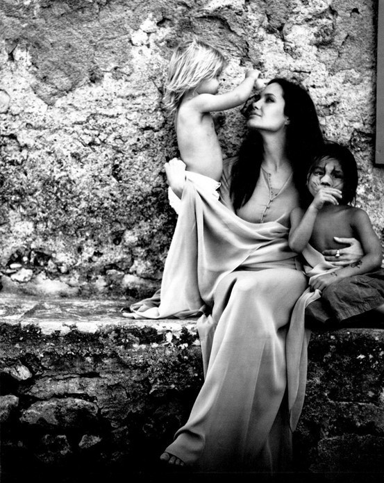 Мама дня: Анджелина Джоли