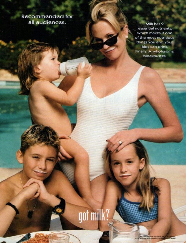 Flashback: Мелани Гриффит и ее дети в рекламе Got Milk? 1998 года