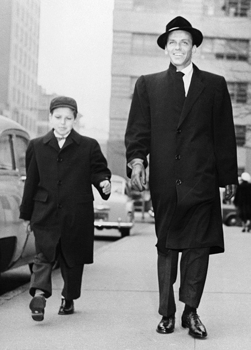 Flashback: Фрэнк Синатра с сыном Фрэнком младшим, 1954