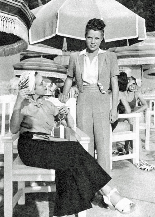 Flashback: Эльза Скьяпарелли с дочкой Гого, 1938