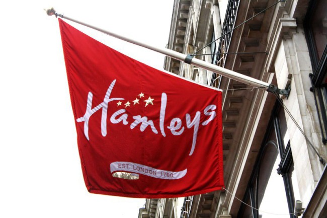 В торговом центре «Атриум» 28 июня откроется легендарный английский магазин игрушек Hamleys