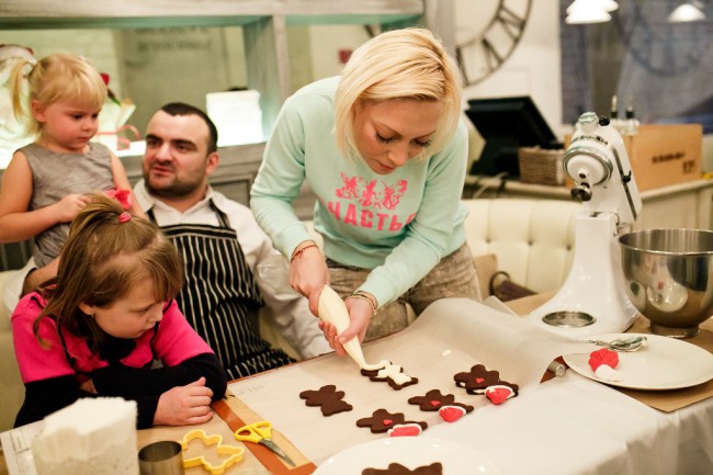 Семья ресторанов «Счастье» и телеведущая Аврора провели благотворительный кулинарный мастер-класс