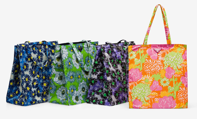 Лето в сумке: яркая коллекция рюкзаков и сумок Prada