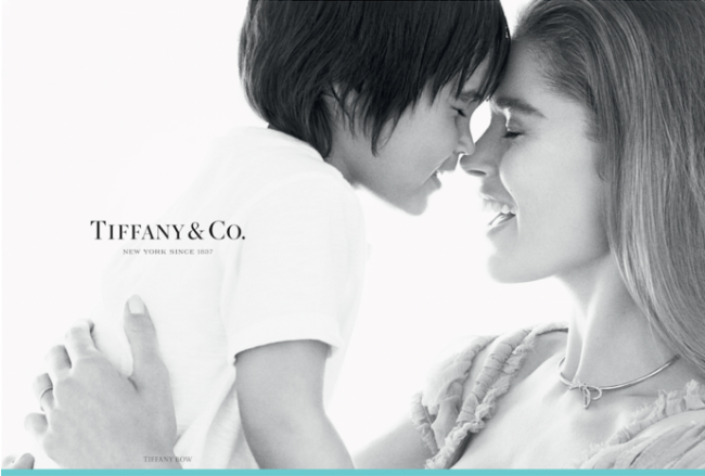 Даутцен Крез снялась в рекламной кампании Tiffany & Co вместе с сыном Филлоном.