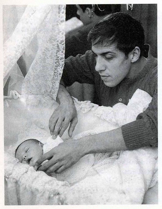 Flashback: Адриано Челентано с новорожденной дочкой Розитой, 1965