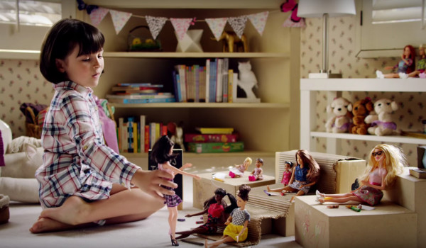 Новая рекламная кампания Barbie набрала миллионы просмотров