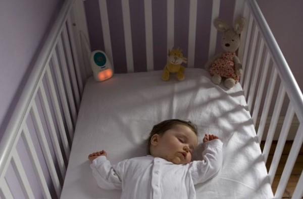 Новое исследование: если ребенок проснулся — дайте ему возможность успокоиться самостоятельно