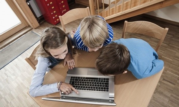 Впервые британские дети проводят больше времени онлайн, чем перед ТВ