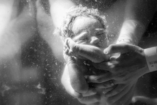15 лучших снимков рождения ребенка