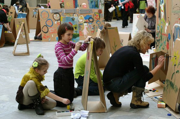 Событие марта: семейная выставка «Краски Детства» в Санкт-Петербурге