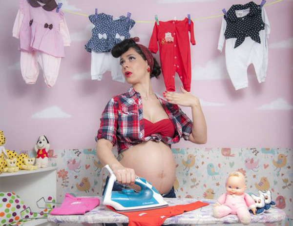 Новый тренд: «беременные» фотосессии в стиле пин-ап