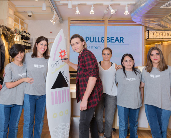 Бруклин Бэкхэм на открытии штаб-квартиры Pull&Bear в Нароне