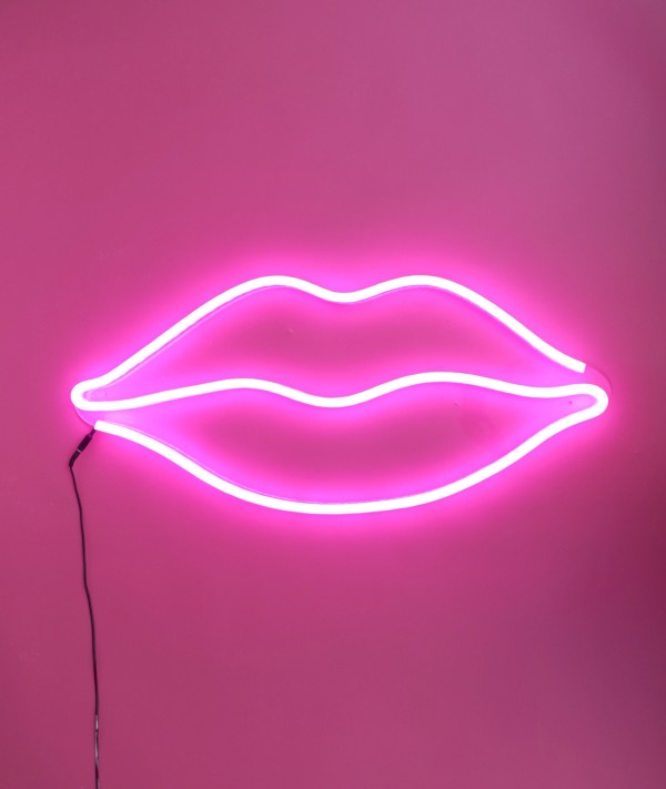 Таю на губах: макияж и уход в новой формуле оттеночных бальзамов Volupté Tint-in-Balm, Yves Saint Laurent