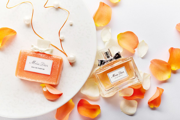 В меню Brasserie МОСТ появился десерт в виде аромата Miss Dior Eau de Parfum