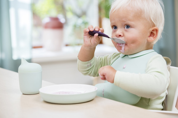 Компания Stokke впервые выпустила комплект детской посуды Munch Collection