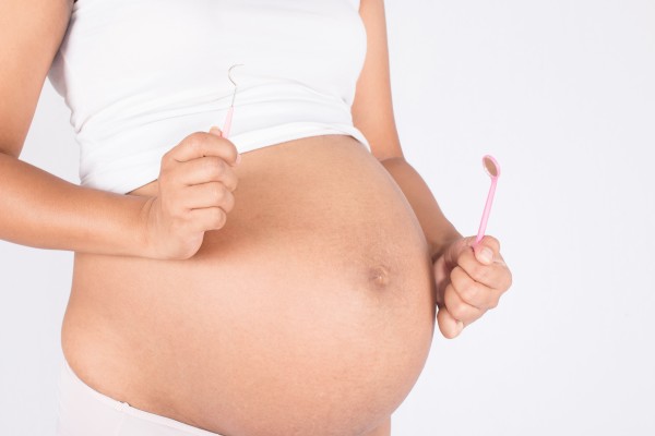 Вопрос к эксперту: что делать с кровоточивостью десен во время и после беременности?