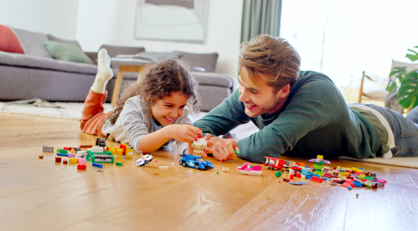 Как компания LEGO помогает семьям и детям проводить время с пользой
